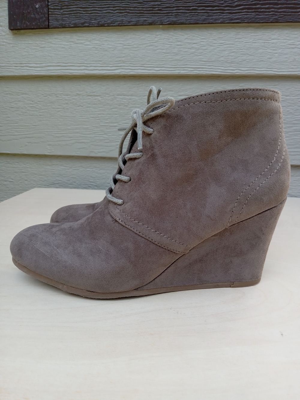 Arizona Jean Co Lace-Up Wedge Ankle Boots Suede Like Taupe Size 8.5